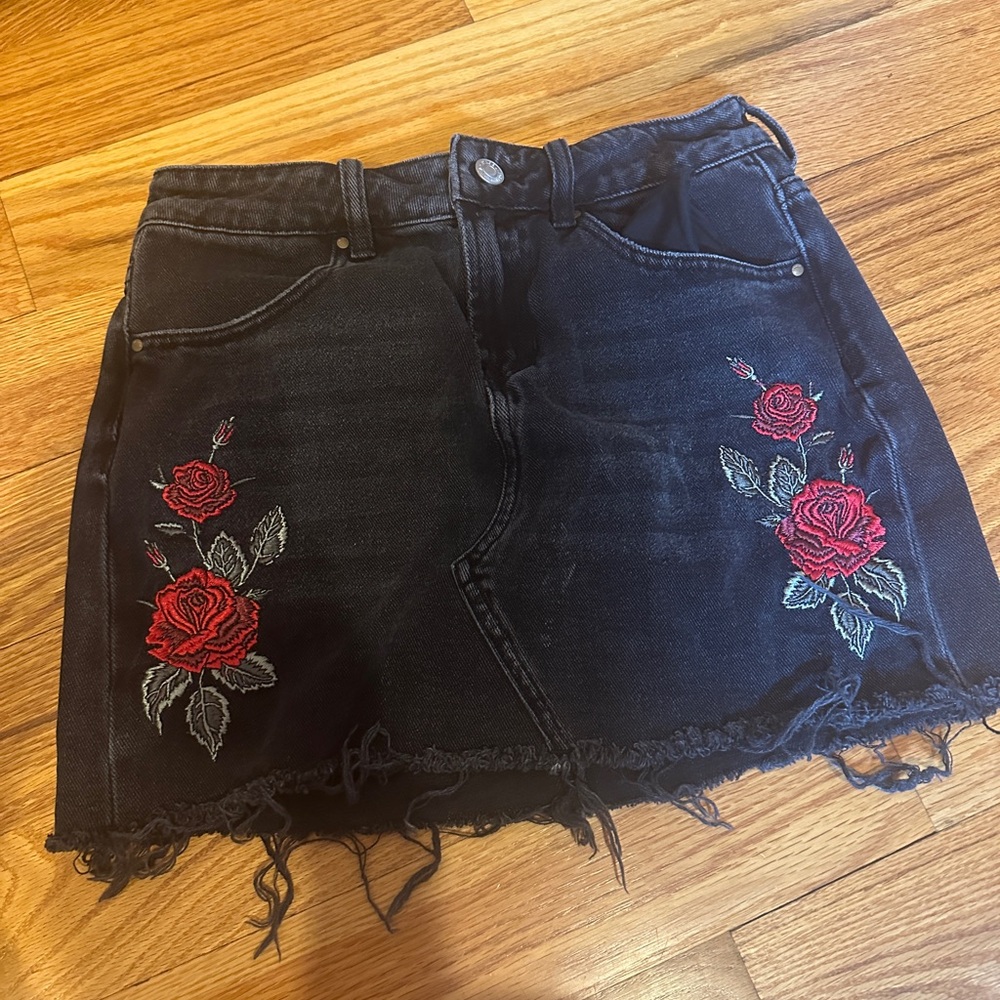 Pac Sun Roses Denim Skirt size 25